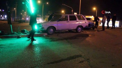  Kütahya'da iki otomobil çarpıştı: 2 yaralı 