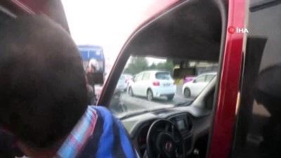 ofkeli surucu -  E-5 Karayolu’nda motosikletliden yumruk yiyen sürücü çılgına döndü  Videosu