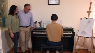 engelli cocuk - 'İşitme engeli'ne piyanoyla meydan okuyor - İZMİR  Videosu