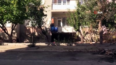 otomobil kundaklandi -  Uşak'ta kundakçı alarmı... 2 günde iki araç ve 2 apartman kundaklandı  Videosu