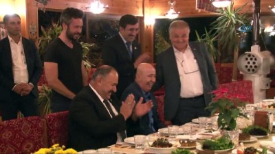  Cumhurbaşkanı Başdanışmanı Topçu akşam yemeğinde gazilerle bir araya geldi 
