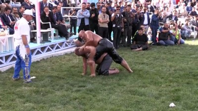 'Kırkpınar'dan Gürpınar'a Ulusal Yağlı Güreş Festivali'' - Başpehlivan Balaban oldu - VAN