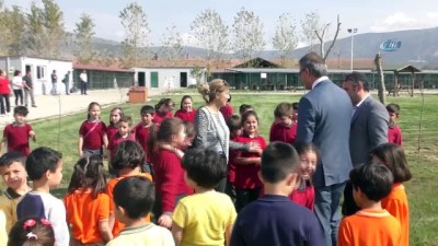 hayvan sevgisi -  Miniklerden 'Dünya Hayvanları Koruma Günü'nde barınak ziyareti  Videosu