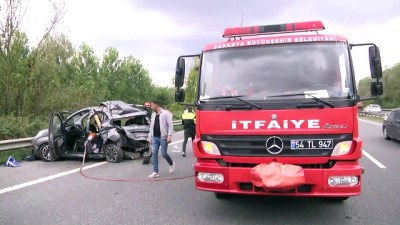 emniyet seridi - Tır ile kamyonet çarpıştı: 1 ölü, 3 yaralı - SAKARYA Videosu