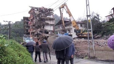 siddetli yagis - 7 katlı binanın yıkımı tamamlandı - RİZE  Videosu