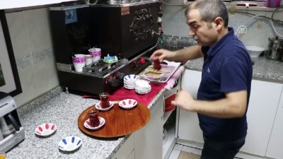 cay tiryakisi - Üzerine dökülen çay üretim için fikir oldu - DENİZLİ  Videosu
