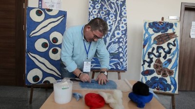 ogretmenlik - Çini desenlerini keçeye uyarladı - KÜTAHYA  Videosu