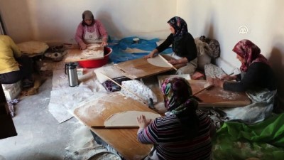 pinarli - Konyalı kadınların 'kış ekmeği' hazırlığı Videosu