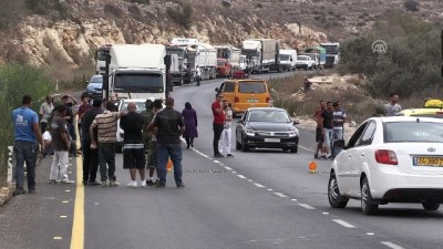İsrail güvenlik güçleri, yerleşim birimine giden yolu kapattı - FİLİSTİN 