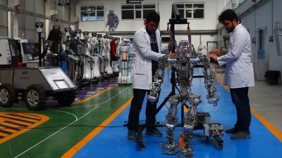 insansi robot - Adım atan robot 'Akıncı-4' görücüye çıktı - KONYA  Videosu
