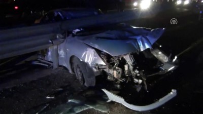 Otomobil bariyere çarptı: 1 ölü, 1 yaralı - KONYA 