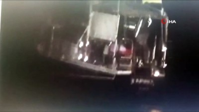 sahil guvenlik -  52 göçmen denizin ortasında yakalandı  Videosu