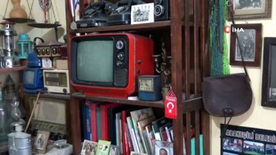 kagit para -  Evinin oturma odasında tarih yaşatıyor  Videosu