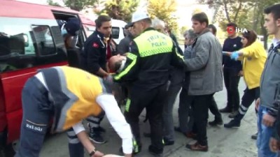 alisveris merkezi -  Minibüs ticari araca çarptı: 4 yaralı  Videosu