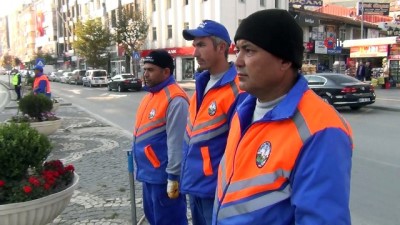 anma toreni -  Temizlik işçilerinden Ata'ya saygı  Videosu