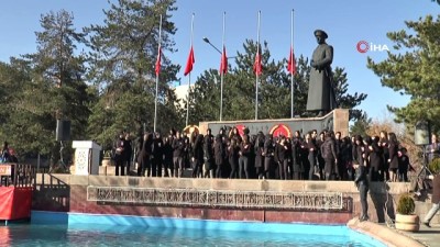 isaret dili -  Üniversite öğrencileri işaret dili ile 10. Yıl Marşı'nı okudular  Videosu