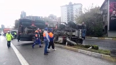 trafik yogunlugu - Kadıköy'de trafik kazası - İSTANBUL  Videosu