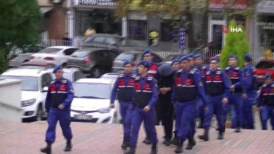 katil zanlisi -  Teknede boğazı kesilerek öldürülen adamın zanlıları adliyeye sevk edildi Videosu