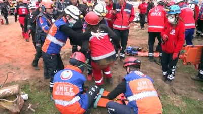 saglik ekibi - AFAD'dan yıkımına başlanan statta deprem tatbikatı - SAKARYA  Videosu