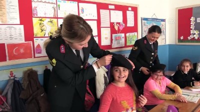 kitap okuma - Jandarmadan öğrencilere kitap hediyesi - ÇORUM  Videosu