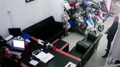 alisveris -  Müşteri kılığında gelip cep telefonunu böyle çaldı  Videosu