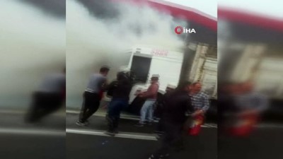 yangin tupu - TEM'de alev alev yanan kamyon için vatandaşlar seferber oldu Videosu