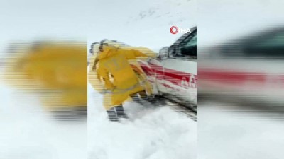 kar yagisi -  - Beytüşşebap’ta ambulans kar nedeniyle mahsur kaldı Videosu