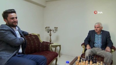 isaret dili -  İşaret dili eğitimi veren öğretmenin işaret dilini kullanamaması tepki çekti Videosu