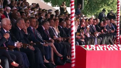 ozgurluk - KKTC'nin 35. kuruluş yıl dönümü kutlanıyor - Geçit töreni - LEFKOŞA Videosu