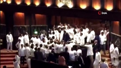 devlet baskani -  - Sri Lanka Parlamentosunda Yumruklu Kavga  Videosu