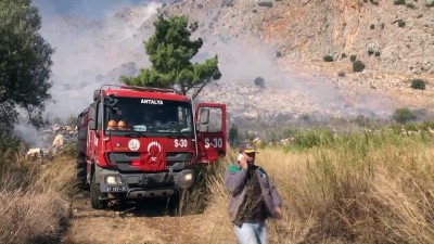 siddetli ruzgar - Antalya'da çalılık yangını  Videosu