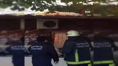yukselen -  Antalya’da ev ve ot çalılık yangını  Videosu