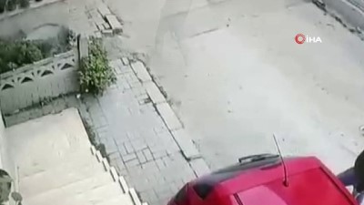 yasli kadin -  Balkona bırakılan para dolu çantayı böyle çaldı  Videosu