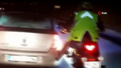 bebek -  Bozulan aracı 30 km ayakları ile ittiler  Videosu