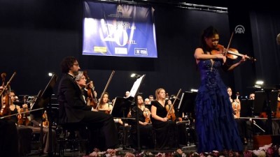 orkestra sefi - Güney Koreli keman sanatçısı Soyoung Bursa'da sahne aldı  Videosu