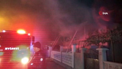 saglik ekibi -  Karaman’da tek katlı ev çıkan yangın korkuttu  Videosu