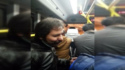 yolcu minibus -  Yolcu minibüsünde şarkı söyleyen Müslüm Gürses hayranı paylaşım rekoru kırdı  Videosu