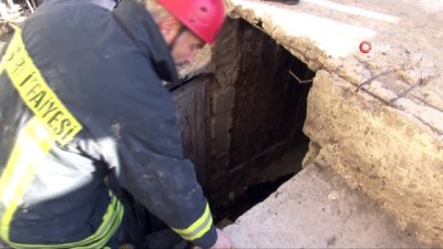  7 yaşındaki çocuk kaçan topunu almak isterken kanalizasyon çukuruna düştü 