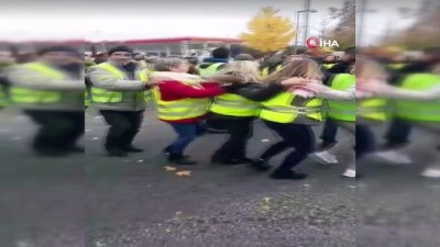  - Çılgın Türkler Fransız eylemcileri coşturdu
- Fransa’daki Türklerden ‘Sarı Yelekler’ eylemine davullu zurnalı destek