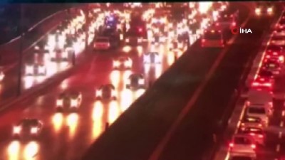  E-5’te zincirleme kaza: 4 araç birbirine girdi