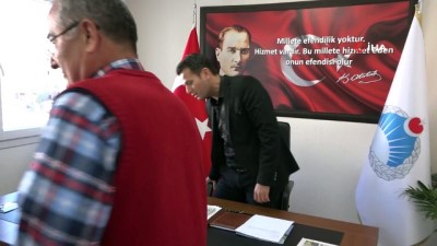  Kaldırımda yürürken bulduğu 8 bin lirayı sahibine teslim etti