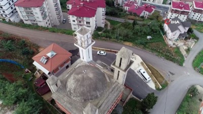 cami insaati -  Mimarisi nedeniyle kiliseye benzetilen ve 2 yıl önce inşaatı duran caminin yapımına tekrar başlanıldı...Cami havadan böyle görüntülendi  Videosu