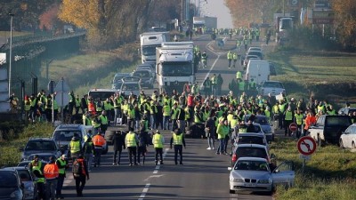ek vergi -  | Fransa'da akaryakıt zammına dev protesto: 2 bin noktada 124 bin eylemci  Videosu