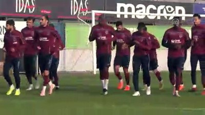 kopek - Trabzonspor, Fenerbahçe maçı hazırlıklarını sürdürdü - TRABZON Videosu