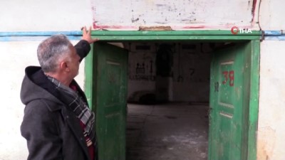 virane -  Uşak’ta tarihi cami yıkılmak üzere  Videosu