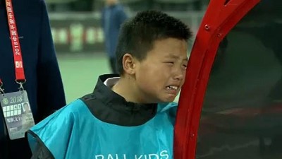 top toplayici - Çinli küçük futbolsever takımı küme düşünce gözyaşlarına boğuldu Videosu