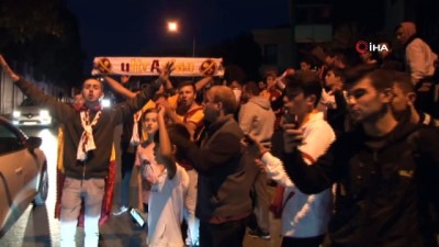 derbi maci - Galatasaray derbi için yola çıktı Videosu