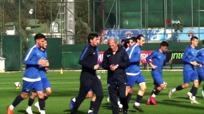 Mustafa Denizli: 'Sıralama olarak iyi yerdeyiz' 