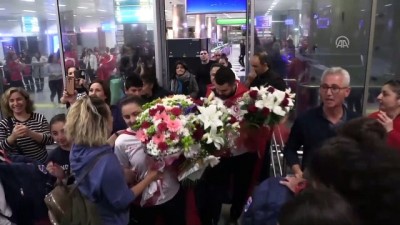 altin madalya - Dünya şampiyonu ve üçüncüsü sualtı ragbi milli takımları Türkiye'ye döndü - İZMİR  Videosu