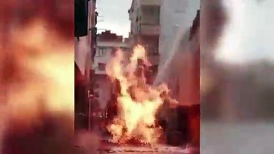 gaz akisi - Doğal gaz borusunun zarar görmesi nedeniyle yangın çıktı (2) - İSTANBUL  Videosu